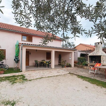 Lovely Apartment In Rovinj With Kitchen Екстер'єр фото
