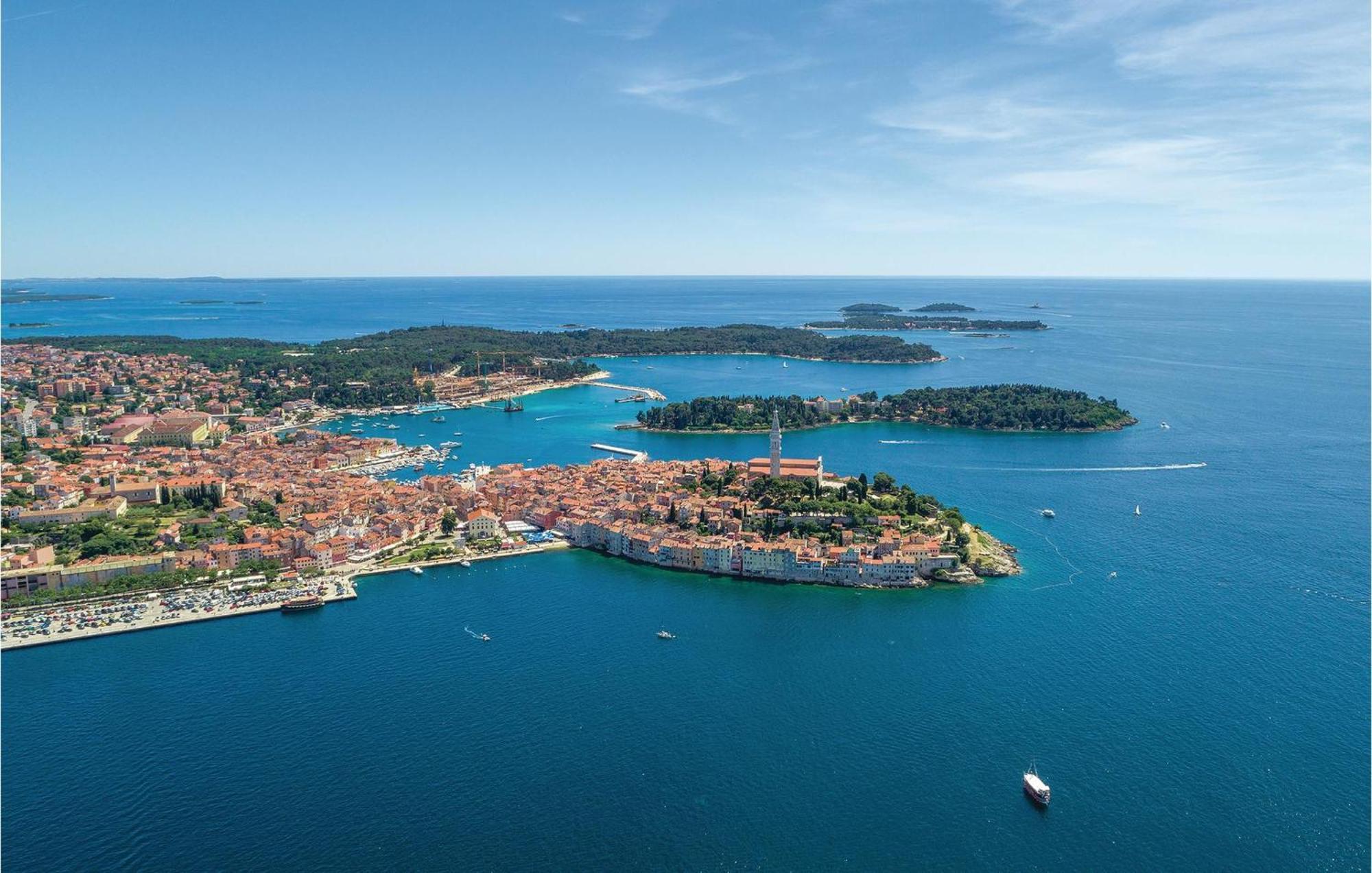 Lovely Apartment In Rovinj With Kitchen Екстер'єр фото