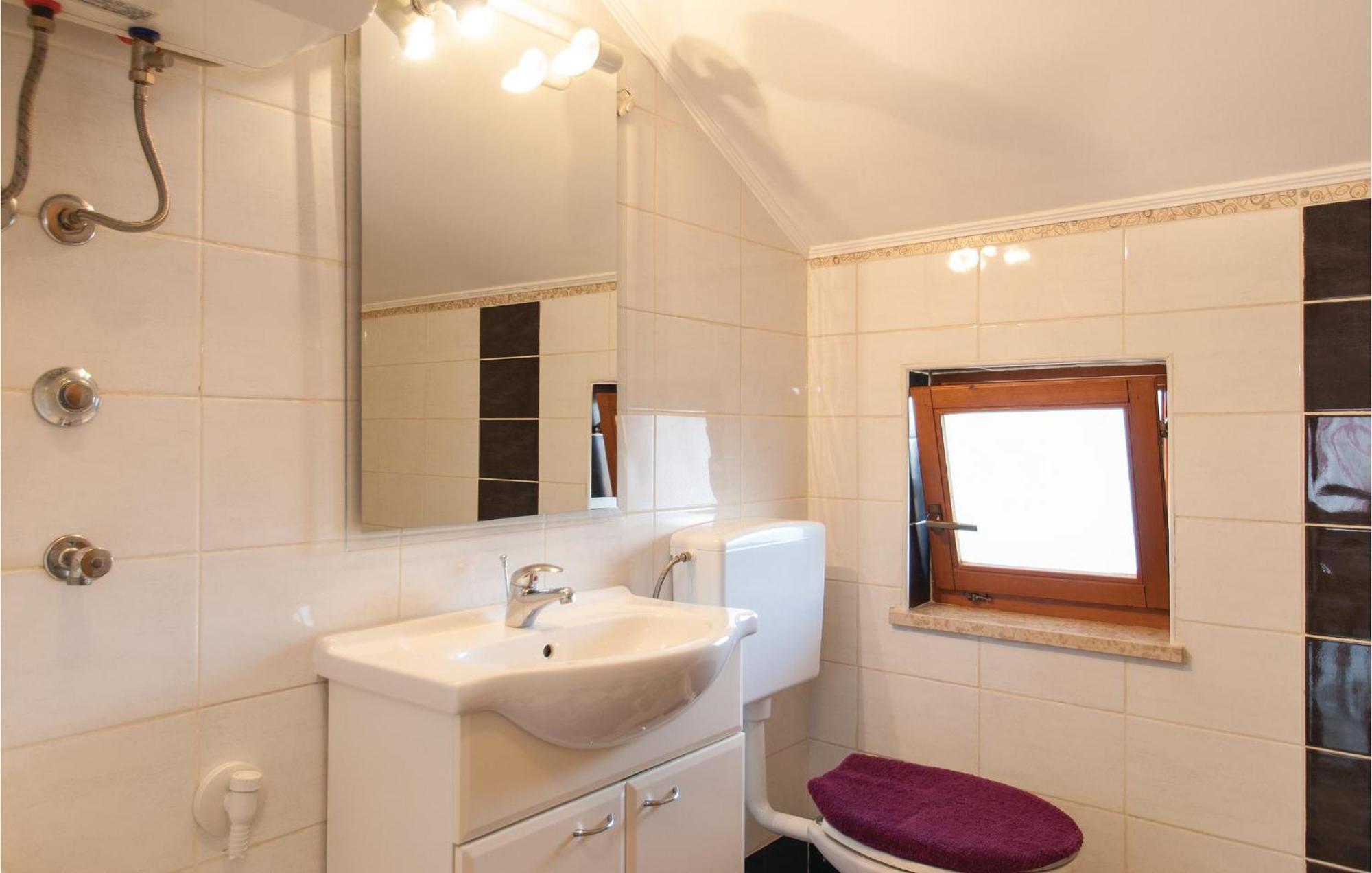Lovely Apartment In Rovinj With Kitchen Екстер'єр фото