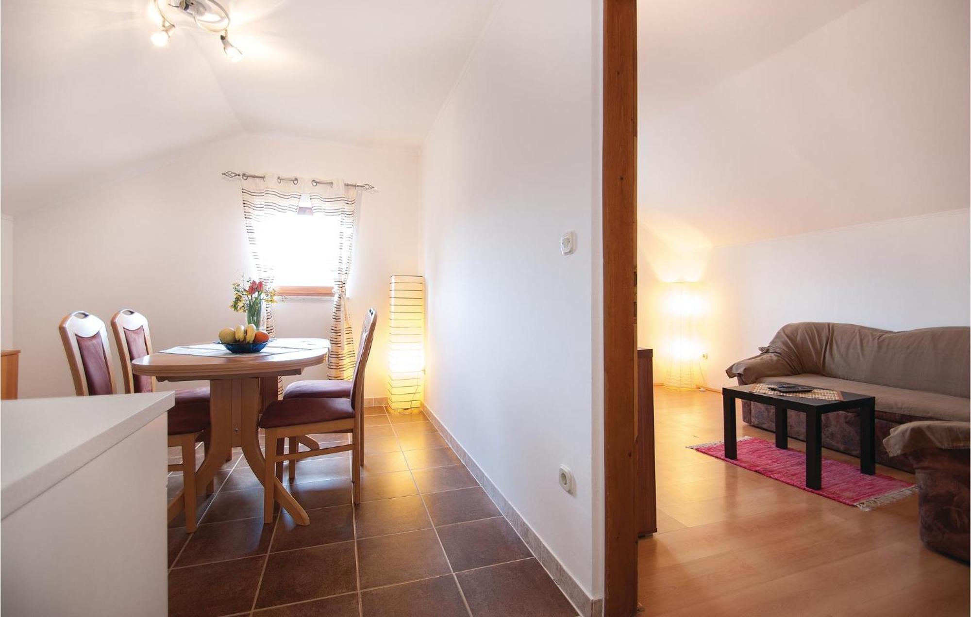 Lovely Apartment In Rovinj With Kitchen Екстер'єр фото
