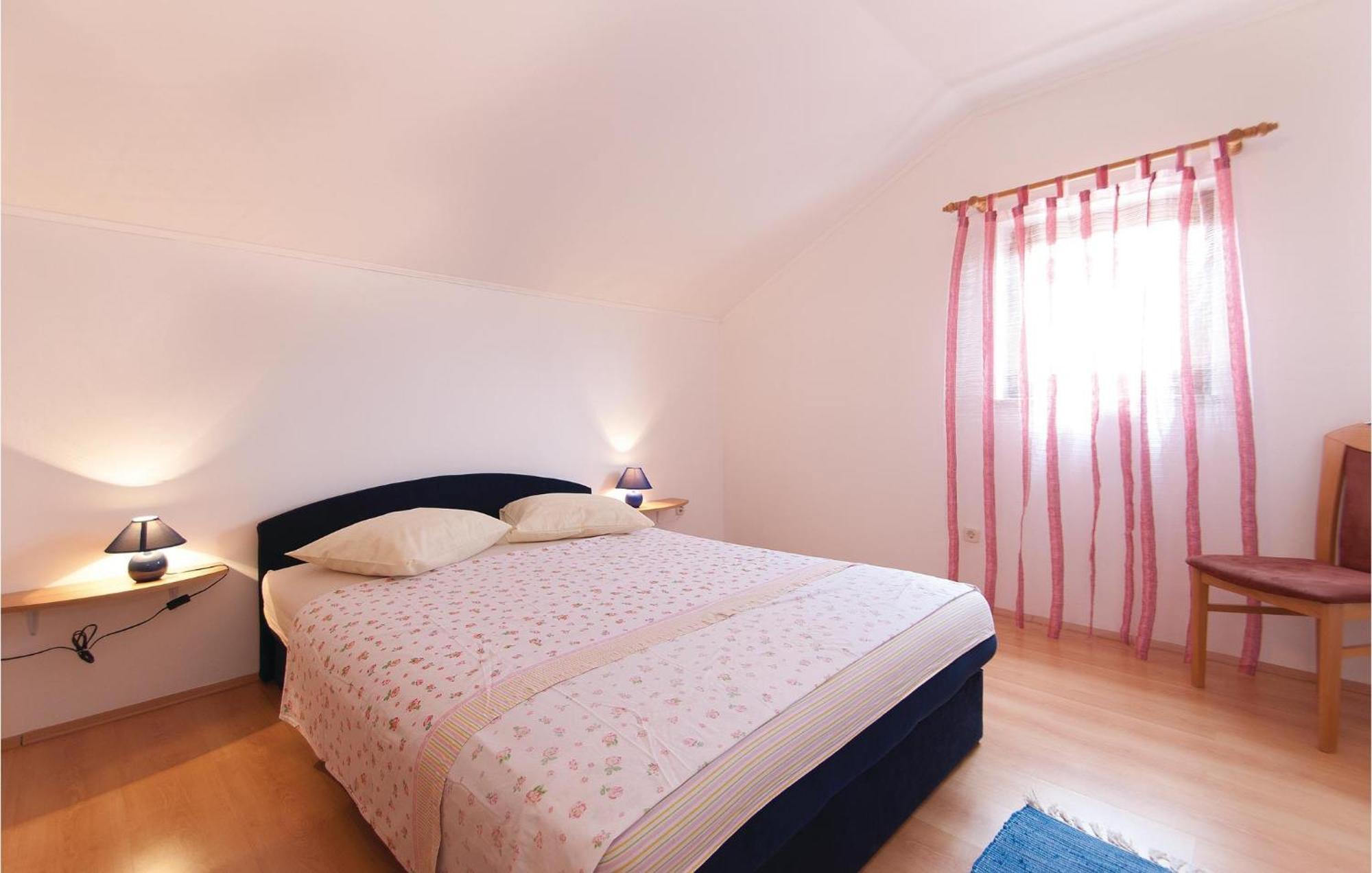 Lovely Apartment In Rovinj With Kitchen Екстер'єр фото