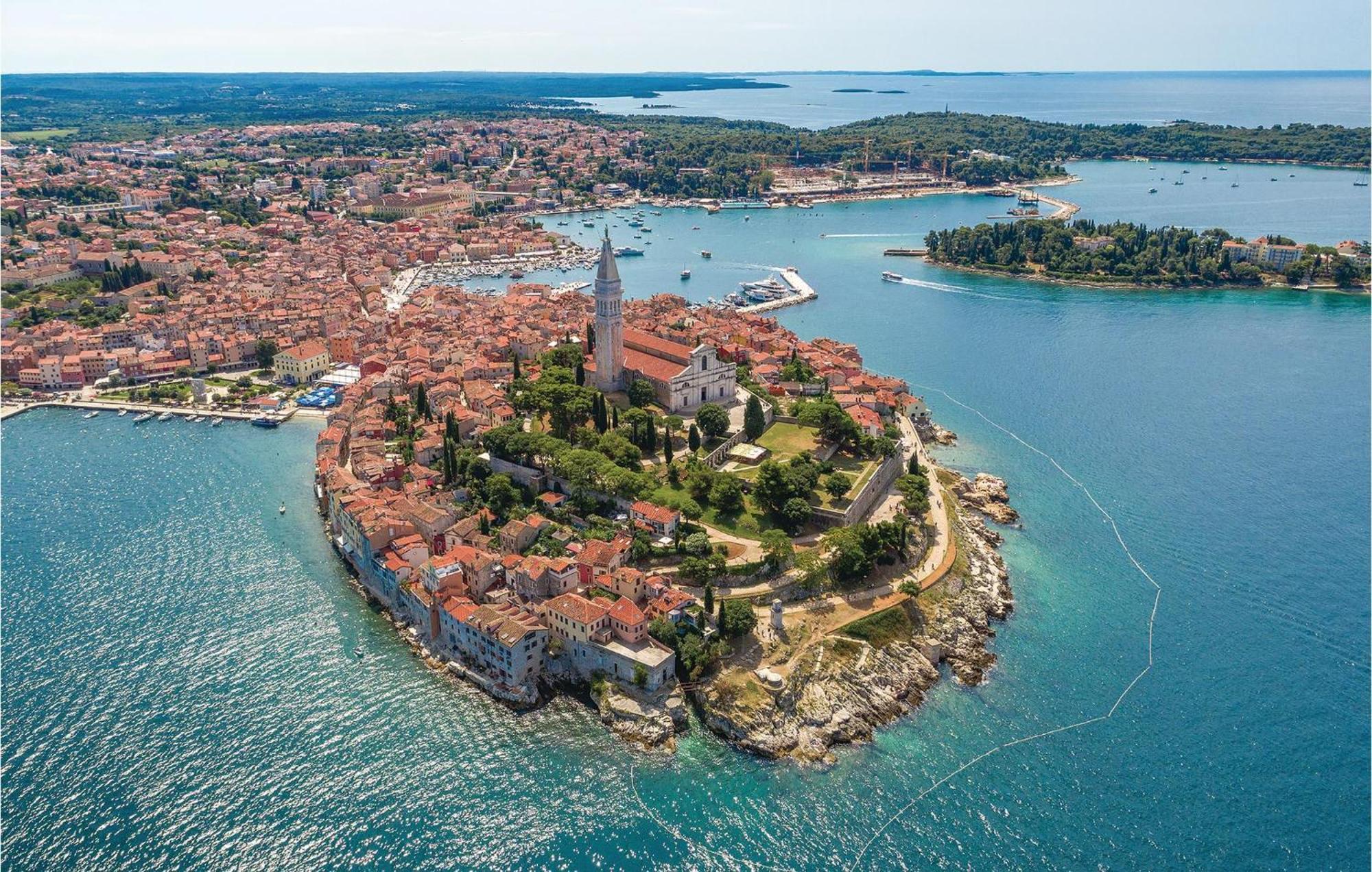 Lovely Apartment In Rovinj With Kitchen Екстер'єр фото