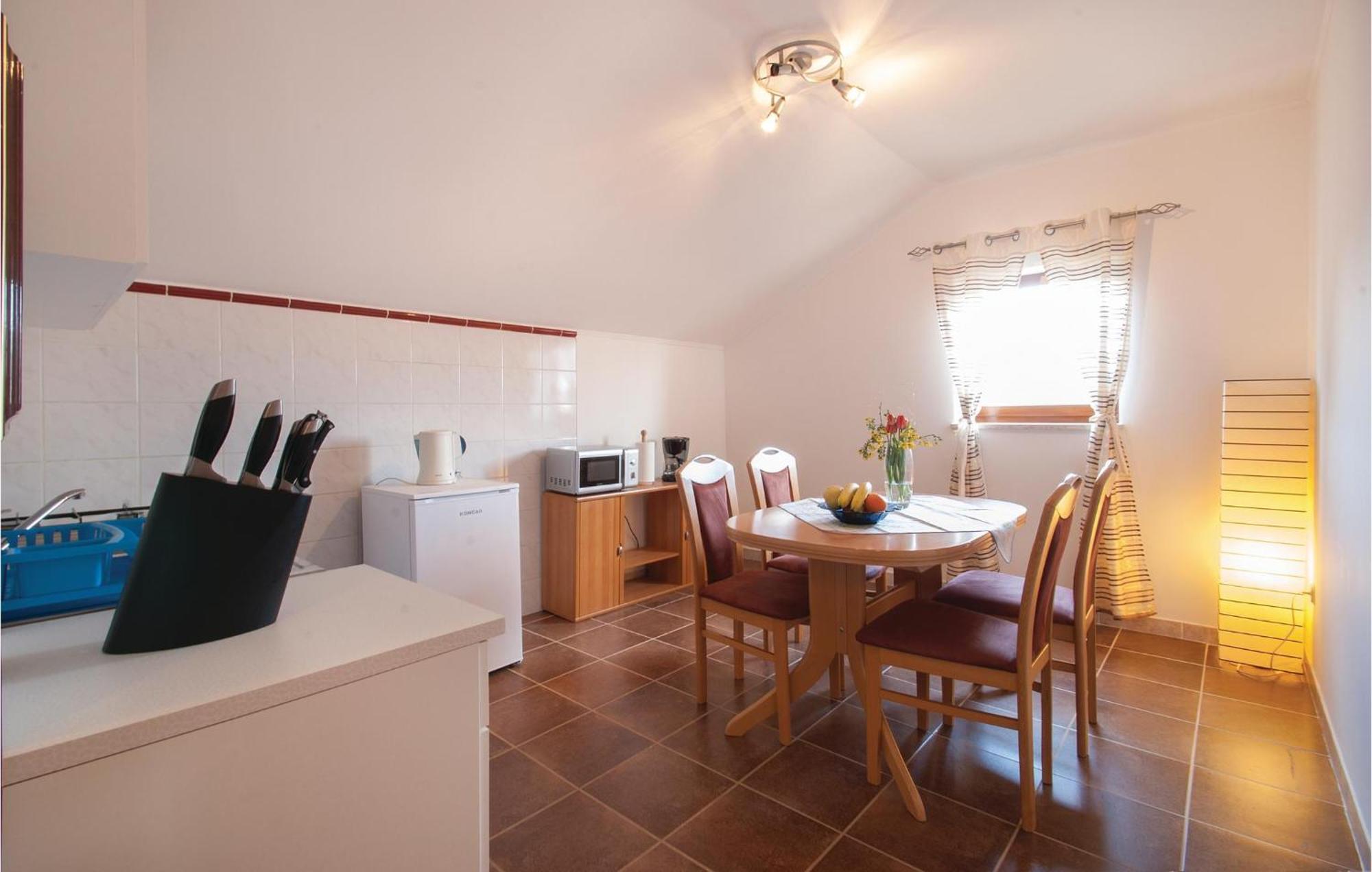 Lovely Apartment In Rovinj With Kitchen Екстер'єр фото