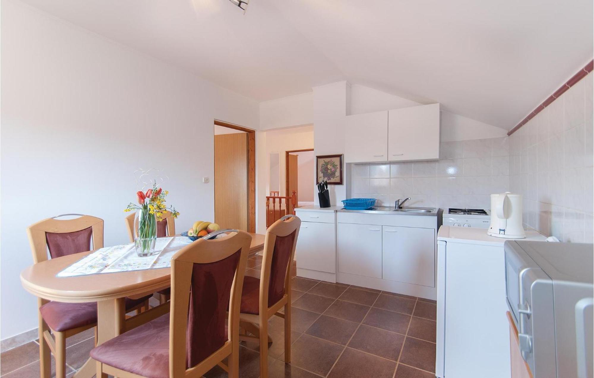 Lovely Apartment In Rovinj With Kitchen Екстер'єр фото